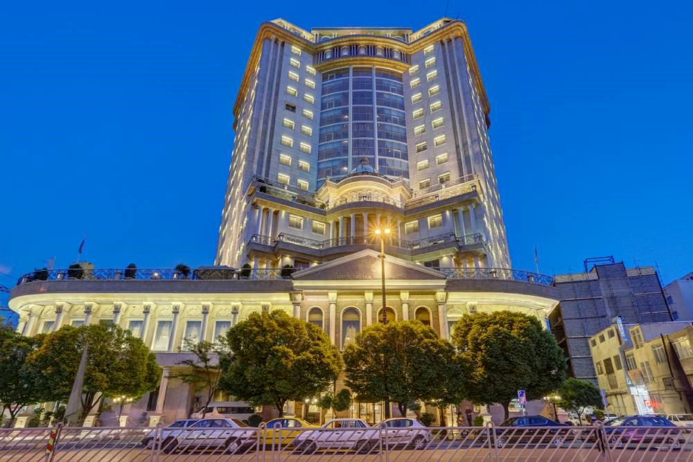 رستوران های هتل قصر طلایی مشهد کدامند