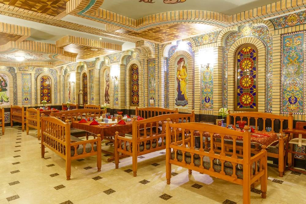 رستوران سنتی ترمه؛ یکی از رستوران های هتل قصر طلایی مشهد